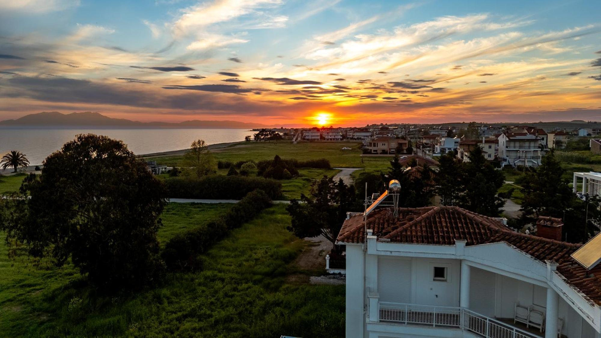 Nafsika Suites (Adults Only) Nea Moudhania Exteriör bild