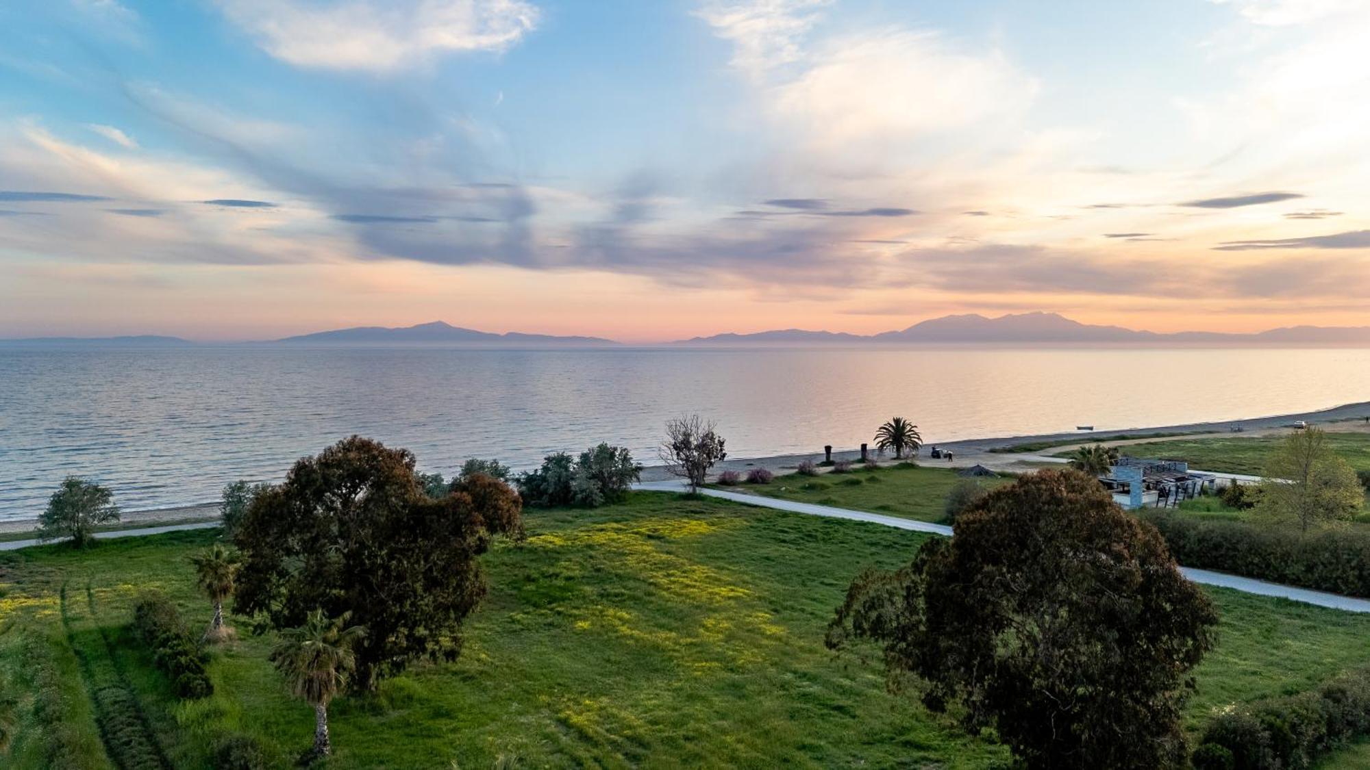 Nafsika Suites (Adults Only) Nea Moudhania Exteriör bild